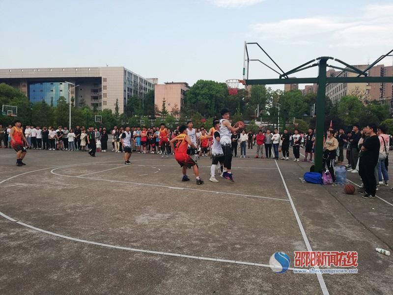 太阳成集团tyc7111cc_美媒公布美军基地遭袭后卫星图:被多发导弹直接命中