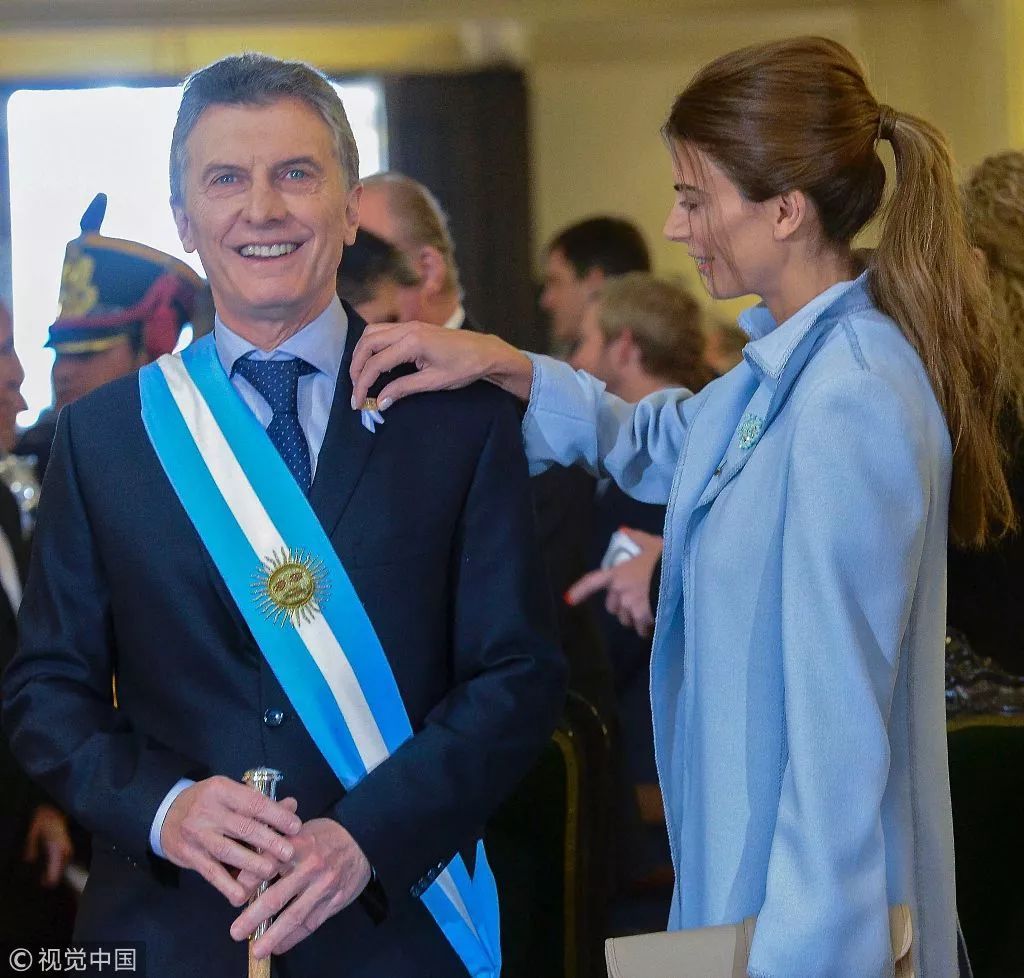 俄航客机迫降起火 苏霍伊从战机跨行搞客机为何失败_太阳成集团tyc7111cc