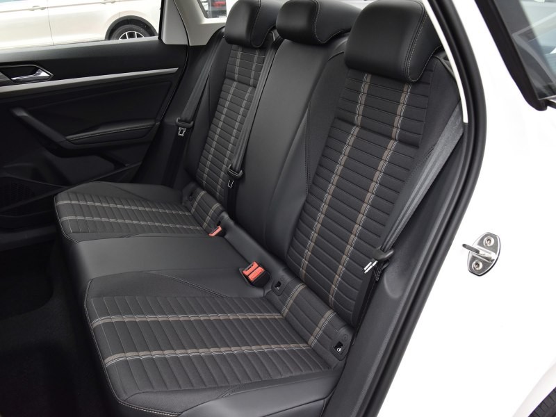 【太阳成集团tyc7111cc】阿富汗军队1架直升机降落时被导弹击中4名士兵受伤