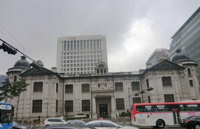 ‘太阳成集团tyc7111cc’香港暴徒接连冲击机场 幕后“洋军师”疑曝光