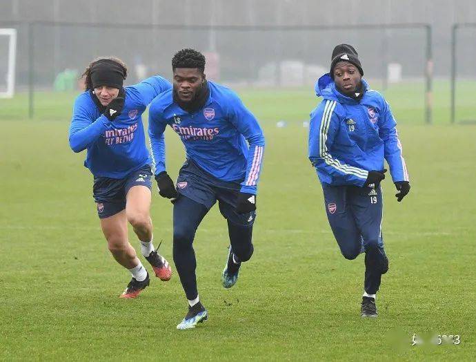 
【足坛视察室】何辉：兵工厂主场审慎应对水晶宫！“太阳成集团tyc7111cc”(图2)